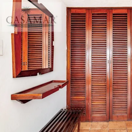 Buy this 12 bed house on Calle Tesoro Perdido in 13 de Junio, 39300 Acapulco