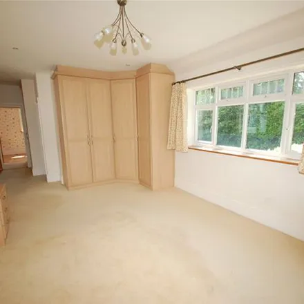 Rent this 5 bed apartment on Gayton Close in Chesham, HP6 6DW
