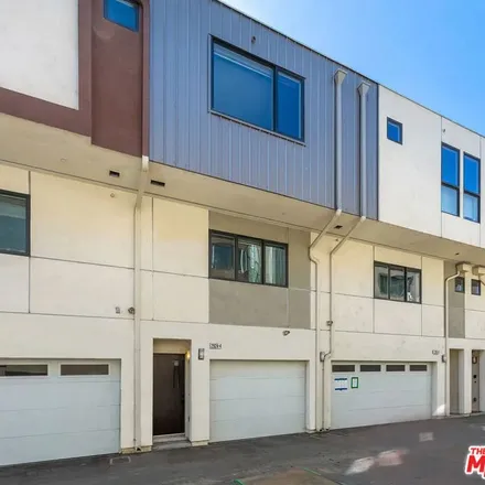 Image 2 - 2924 Rowena Avenue, Los Angeles, CA 90039, USA - Townhouse for rent