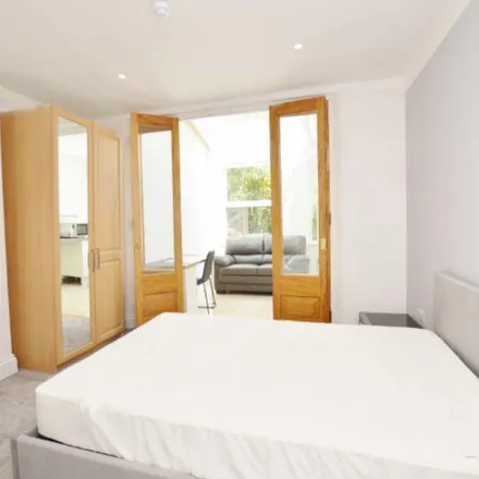 Rent this studio apartment on Royal Berkshire Hospital in Craven Road, Reading