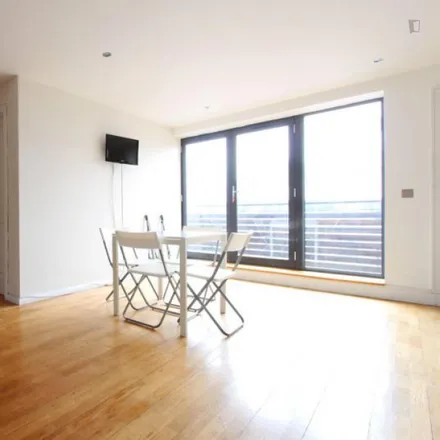 Image 2 - 86 Copenhagen Place, London, E14 7DE, United Kingdom - Room for rent