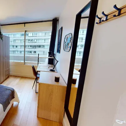 Rent this 4 bed room on 10 Rue de Vouillé in 75015 Paris, France
