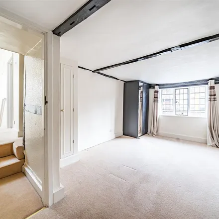 Image 4 - Atelier Dobla, 70B High Street, Haslemere, GU27 2LA, United Kingdom - Apartment for rent