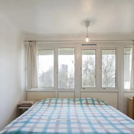 Rent this 3 bed apartment on Torridon House in Randolph Gardens, London