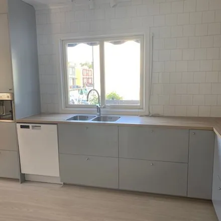 Rent this 3 bed apartment on Lillängsgatan in 745 32 Enköping, Sweden