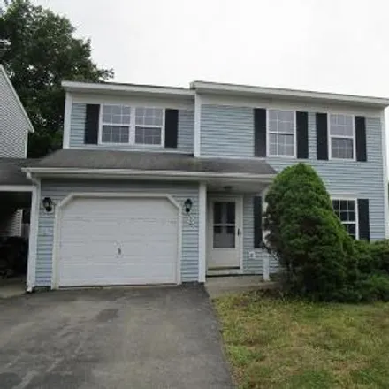 Buy this 3 bed condo on 13 Old Chatham Court in Malta, NY 12020