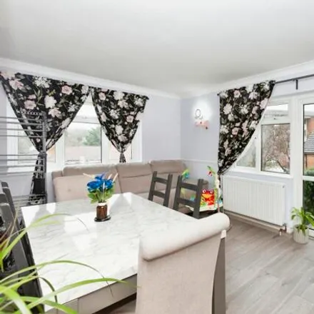 Buy this 2 bed apartment on Love Lane in London, IG8 8BB