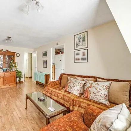 Image 3 - Whewell Road, London, N19 4LS, United Kingdom - Apartment for sale