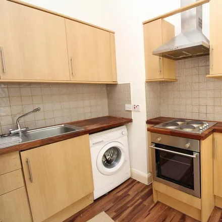 Rent this studio apartment on 22 Rushey Green in London, SE6 4JF