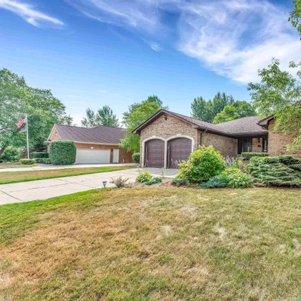 Rent this 3 bed house on 165 Kalhaven Road in Rochester Hills, MI 48307