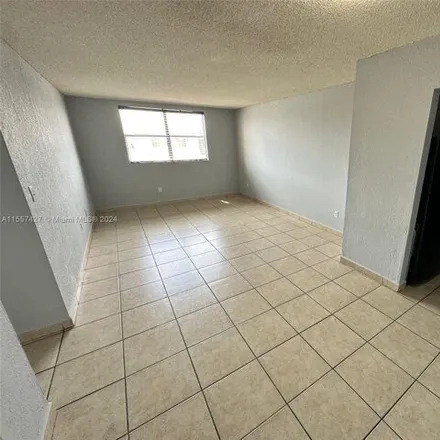 Image 6 - 606 West 81st Street, Hialeah, FL 33014, USA - Condo for rent
