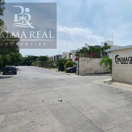 Buy this studio house on Calle Rinconada Isla Blanca in Smz 16, 77505 Cancún