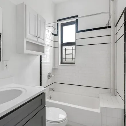 Image 7 - 80 Downing Street, New York, NY 11238, USA - House for rent