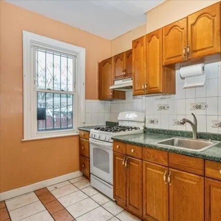 Image 8 - 3905 Foster Avenue, New York, NY 11203, USA - House for sale