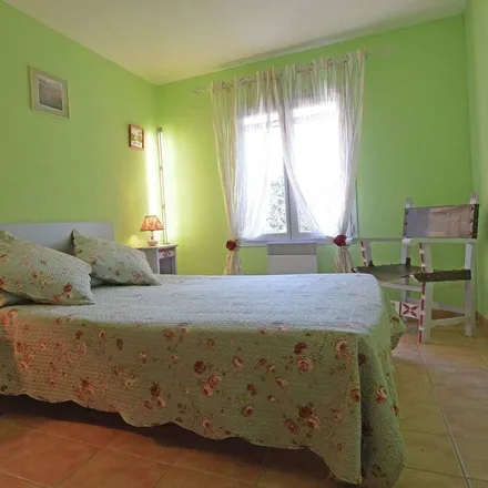 Rent this 1 bed house on Chemin de Saint-Maximin in 30700 Saint-Maximin, France