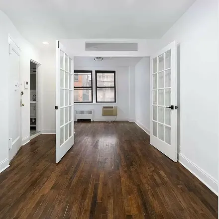 Rent this 3 bed apartment on 32 Cornelia Street in New York, NY 10014