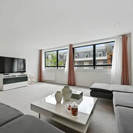 Rent this 4 bed room on Harmont House in 20 Harley Street, East Marylebone