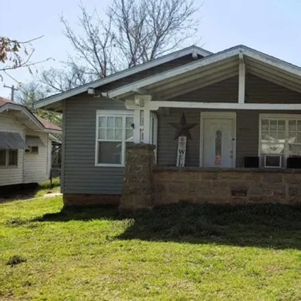Buy this 2 bed house on 1061 East Main Street in Holdenville, OK 74848