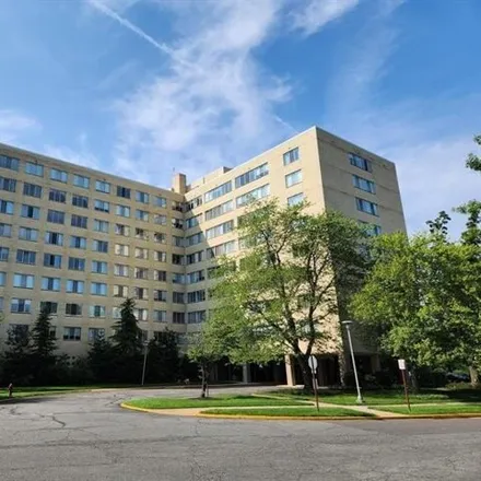 Rent this 2 bed condo on 6621 Wakefield Drive in Belle Haven, Fairfax County