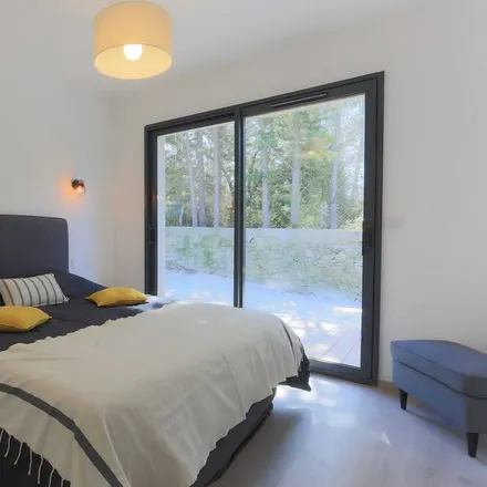 Rent this 4 bed house on 84800 L'Isle-sur-la-Sorgue
