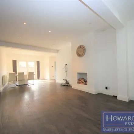 Image 6 - Colin Park Road, The Hyde, London, NW9 6HT, United Kingdom - Duplex for rent