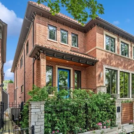 Buy this 6 bed house on 1735 North Honore Street in Chicago, IL 60614