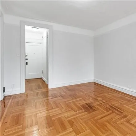 Image 3 - 335 East 209th Street, New York, NY 10467, USA - Apartment for sale