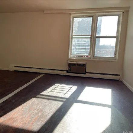 Image 3 - 42-42 Colden Street, New York, NY 11355, USA - Apartment for rent