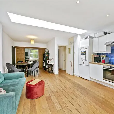 Rent this 3 bed townhouse on 31 Alexandra Road in London, TW9 2BT