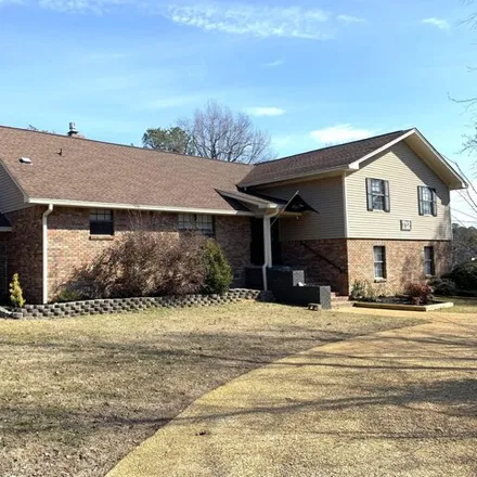 Image 2 - 2275 Englewood Drive, Confederate Park, Tupelo, MS 38801, USA - House for sale
