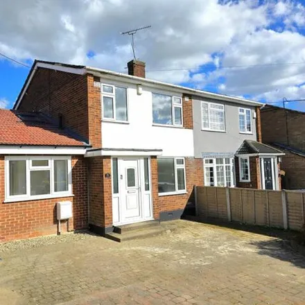 Rent this 4 bed duplex on Manor Road in Benfleet, SS7 4AW