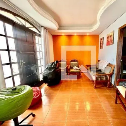 Buy this 3 bed house on Rua Bocaiúva in Sede, Contagem - MG