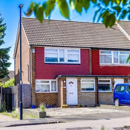 Rent this 3 bed house on 35 Youngmans Close in London, EN2 0RG