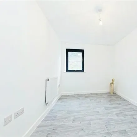 Image 5 - Folkestone Road, Dover, Kent, Ct17 - Apartment for sale