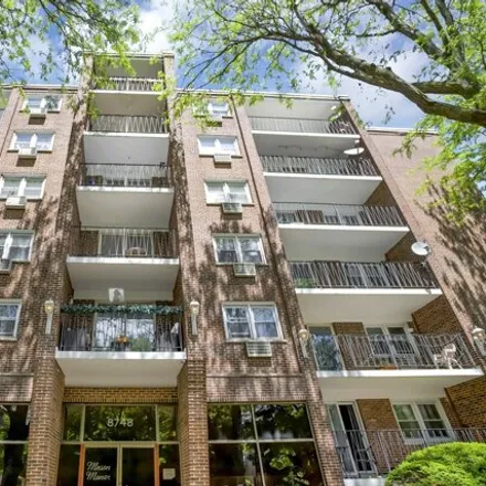 Buy this 2 bed condo on 8748 West Summerdale Avenue in Chicago, IL 60656