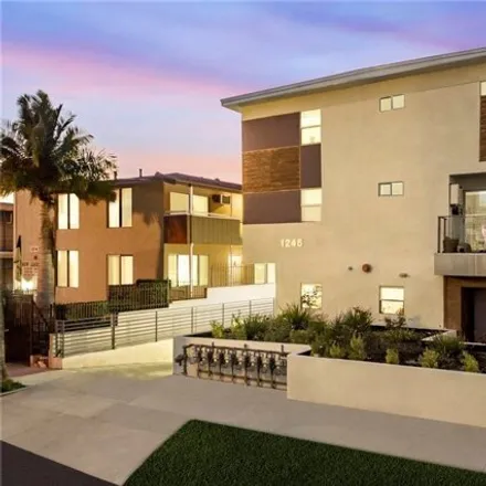 Buy this 3 bed condo on New Hampshire Avenue in Los Angeles, CA 90029