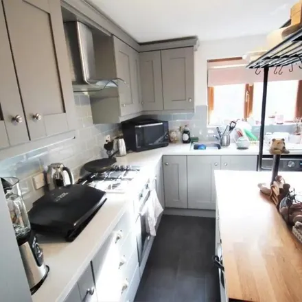 Rent this 4 bed apartment on Chichester Avenue in Belfast, BT15 5EH