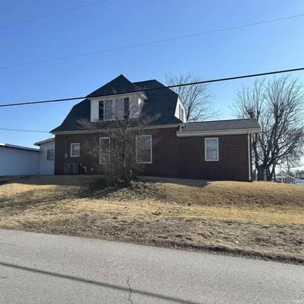 Image 4 - 199 Walnut Street, Loogootee, Martin County, IN 47553, USA - House for sale