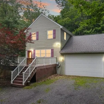 Rent this 5 bed house on 252 Chinook Circle in Coolbaugh Township, PA 18347