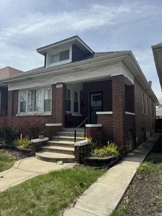 Image 2 - 7836 South Paxton Avenue, Chicago, IL 60617, USA - House for sale
