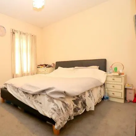 Image 4 - St Peters Road, Luton, LU1 1PG, United Kingdom - Townhouse for sale