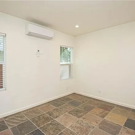 Image 1 - 11776 Albers Street, Los Angeles, CA 91607, USA - Apartment for rent