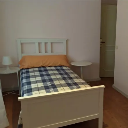 Rent this 4 bed room on Rua Ãngelo Dias in 2775-079 Parede, Portugal