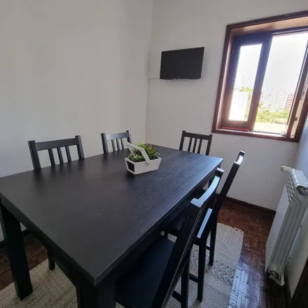 Rent this 4 bed apartment on Rua Doutor António José de Almeida in 3000-380 Coimbra, Portugal