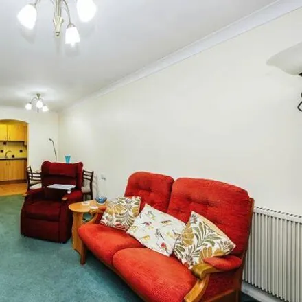 Image 8 - Padnell Road Surgery, Padnell Avenue, Havant, PO8 8DT, United Kingdom - Apartment for sale