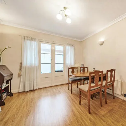 Image 7 - Willow Close, Blackbrook, London, BR2 8EG, United Kingdom - Duplex for sale