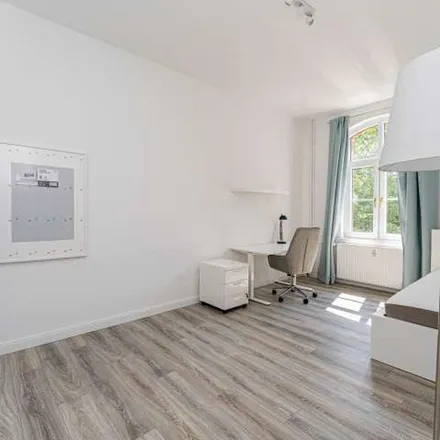 Rent this 4 bed apartment on Lottenhof in Geschwister-Scholl-Straße 34, 14471 Potsdam
