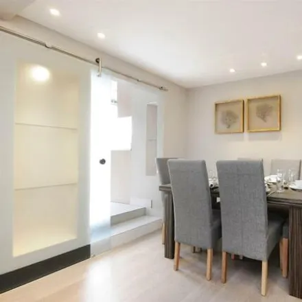 Image 3 - 48 Queen's Grove, London, NW8 6HJ, United Kingdom - Room for rent