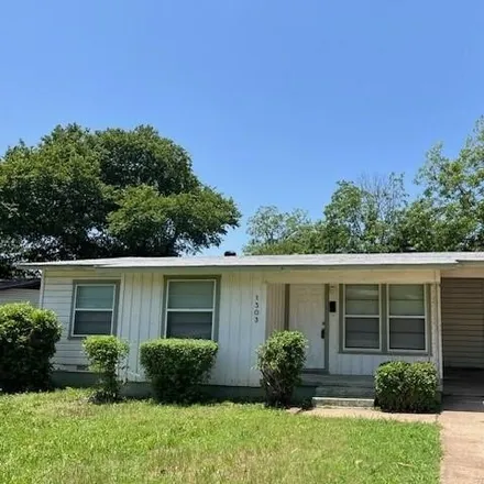 Rent this 3 bed house on 1343 Jackson Street in Killeen, TX 76541