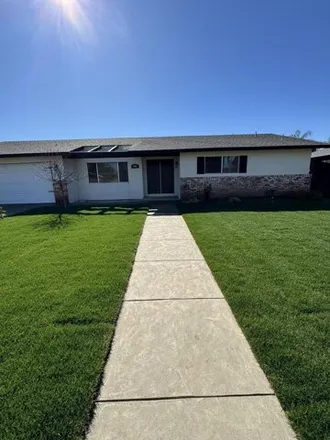 Buy this 3 bed house on 582 East Bel Aire Drive in Dinuba, CA 93618